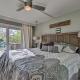 Luxury Hamptons Home on Canal with Dock and Kayaks!, East Quogue (fotografie 10)