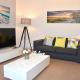 Newquay Escape, 5 spacious ensuite bedrooms & parking- Simplycheckin, Newquay - Foto 2