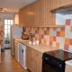 Newquay Escape, 5 spacious ensuite bedrooms & parking- Simplycheckin, Newquay - Foto 3