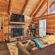 Sevierville Cabin with Private Hot Tub and Fireplace! - Fotografie 4