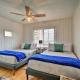 Sunset Beach Condo with Dock, Yard and Cornhole! St Pete Beach - Foto 10