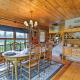 Jacksonville Cabin with Wraparound Deck and Views, Jacksonville (foto 8)