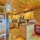 Jacksonville Cabin with Wraparound Deck and Views, Jacksonville (foto 9)