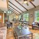 Hike & Zip-Line: Red River Gorge Cabin w/ Hot Tub!, Rogers