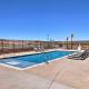 Townhome with Hot Tub, Close to Zion Natl Park! Washington - Foto 3