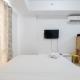 Minimalist Studio at Azalea Suites Cikarang Apartment By Travelio - Foto 3