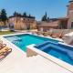 Superb villa Maxima with private pool, sauna, jacuzzi, playground for up to 18 persons, extra pool heating available, Valtura - Fotografie 6
