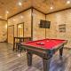 Luxe Cabin with Home Theater Less Than 2 Miles to Gatlinburg - Fotografie 2