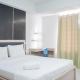 Comfy Studio at Beverly 90210 Apartment By Travelio Tangerang - Photo 2