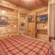 Bear Den, Hot Tub, Cozy Cabin Retreat in the Smokies Comfort & Fun for All Sevierville - Foto 5