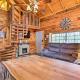 Broken Bow Log Cabin with Fire Pit, Pond, and Deck! - Fotografie 1