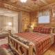Bear Den, Hot Tub, Cozy Cabin Retreat in the Smokies Comfort & Fun for All, Sevierville (foto 2)