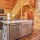 Lakefront Sevierville Cabin with Hot Tub and Fire Pit! - Fotografie 4