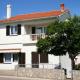 Apartments with parking space Krk - 5364, Krk (Foto 2)