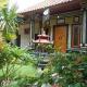 Eko Homestay, Sidemen