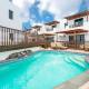 Casa Lili - Shared Pool - Close to Seafront Promenade - Sea Views from upper terrace, Пунта-де-Мухерес