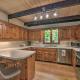 Sleek Cabin with Deck, 8 Miles to Mount Snow and Hikes, Wilmington (foto 9)