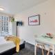 Cosy at The Cambridge Apt with Wi-Fi and Netflix, Окленд - Фото 5