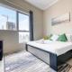 Overlooking Marina Canal 1BR Close to Mall, Promenade & Beach, Bay Central 1, Dubai Marina by Deluxe Holiday Homes, Dubaï - Photo 3