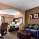 Comfort Suites at Woodbridge, Авенел (фото 9)