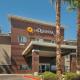 La Quinta Inn & Suites by Wyndham Las Vegas Nellis, Las Vegas - Photo 1