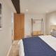 Host & Stay - Staffordshire Hideaway Уитби - Фото 10