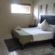 Self-catering 1Bedr cottage in Sandton with FREE WiFi Йоханнесбург - Фото 2