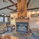Skiway Chalet Home with Hot Tub in Beech Mountain!, Beech Mountain (foto 6)