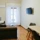 Newly Renovated Athenian Apt with Balcony, Athen - Foto 1