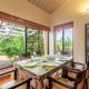 StayVista's Green Grove - A Modern Mountain-View Retreat with Lush Lawn, Trimbak - Foto 8