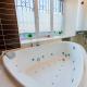 Big Jacuzzi , Sauna , Khreshchatyk apartments, Kyiv - Photo 3