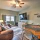Suburban Getaway with Game Room, 19 Mi to Nashville!, Hunters Store (foto 3)