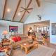 Home with Spacious Deck, BBQ, Game Room and Lake Views, Hiawassee (foto 5)
