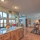 Home with Spacious Deck, BBQ, Game Room and Lake Views, Hiawassee (foto 7)
