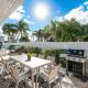 Beach Luxury, 4B- 3B Heated Pool, Infinity Spa, Cabana with Outdoor Kitchen and TV, BBQ, Golden Tee Arcade, Walk to Beach! Sleeps 10, West Palm Beach (fotografie 4)