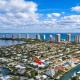 Beach Luxury, 4B- 3B Heated Pool, Infinity Spa, Cabana with Outdoor Kitchen and TV, BBQ, Golden Tee Arcade, Walk to Beach! Sleeps 10, West Palm Beach (fotografie 6)