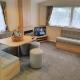 Cozy 3 bedroom Caravan, Sleeps 8, at Parkdean Newquay Holiday Park - Fotografie 1