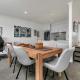 QV Stays Spacious Waterfront Suite, Окленд - Фото 7