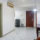 Spacious Classic 1BR Apartment at Taman Beverly By Travelio, Putat-gede (foto 7)