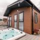 Garden View Lodge with Hot Tub, Йорк (фото 2)