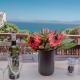 Oceanfront bungalow 3 br/2 ba, Wifi Fireplace: Guppy Huys