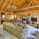 Rustic River View Cabin with Fire Pit, Games and Grill, Houghton Lake (fotografie 5)