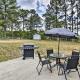 Cozy House with Huge Yard about 16 Mi to Fort Bragg, Lillington (fotografie 2)