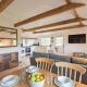 Motor House Loft by Bloom Stays, Sandhurst