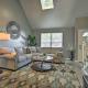 Modern Townhome with Fireplace Near Stoll Park, Overland Park (photo 5)