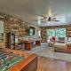 Expansive Retreat w/ Deck, Game Room & Lake Views!, Lake Arrowhead (Foto 9)