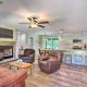 Charming Lake Fork Cottage with Screened-In Porch!, Yantis