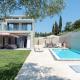 White Swan Villa with Private Pool and Jacuzzi, Kommeno