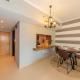 One Bedroom in Burj Views by Radiance Vacation Stays, Dubaj - Fotografie 3