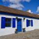 Beautiful Donegal Thatched Adderwal Cottage with Hot Tub